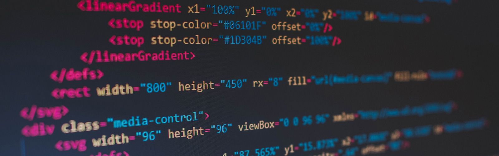 <p class="uk-text-lead uk-margin-medium">Ich stand gestern vor einer kleinen Herausforderung, dass einer meiner Kunden sein Emailpasswort vergessen hat, das passiert öfters und stellt in der Regel kein Problem dar. Der Kunde erstellt sich selbst ein neues Passwort oder ich generiere ein Passwort und Übermittel es per Telefon/SMS.</p>
Doch dieses Mal sollte es etwas komplexer werden "wie so oft 🙂 ".
Es sollte unter keinen Umständen ein neues Passwort generiert werden, da der Kunde "keine Lust hatte" es auf allen seinen Computer und Smartphones neu einzurichten.
Na gut dachte ich mir, so schwer kann das wohl nicht sein, schließlich läuft der Mailserver auf einen meiner Server. Zuerst versuchte das Passwort aus der Datei /etc/courier/userdb auszulesen, geht nicht, dass Passwort ist verschlüsselt, ebenso wie die Mail Daten in der MariaDB SQL Datenbank.
Als nächstes versuchte ich es mit <strong>dsniff </strong>auszulesen, was auch nicht funktionierte. Dann kam mir die Idee mit <strong>tcpdump</strong>, damit hatte ich in der Vergangenheit gute Erfahrungen gemacht. Ein wenig die Manpages studiert und tcpdump mit den richtigen Parametern gefüttert, und et voila, hatte ich das Passwort.
Das ist dem Kunden übermitteln konnte.
Der tcpdump Befehl in der Linux / Mac OS shell lautet: